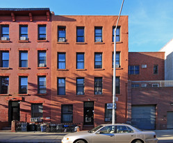 696 Sackett St Apartments