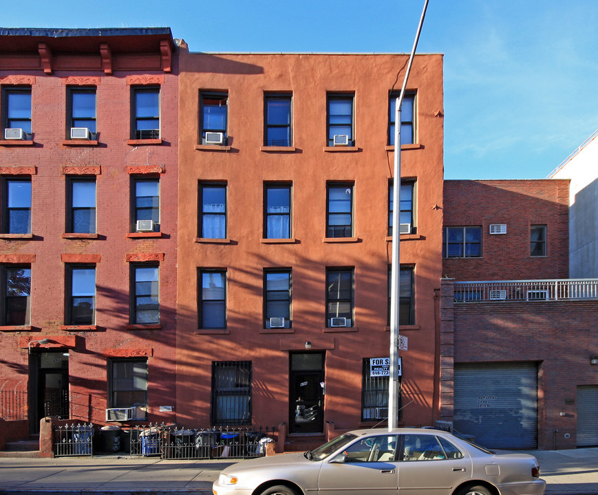 696 Sackett St in Brooklyn, NY - Building Photo