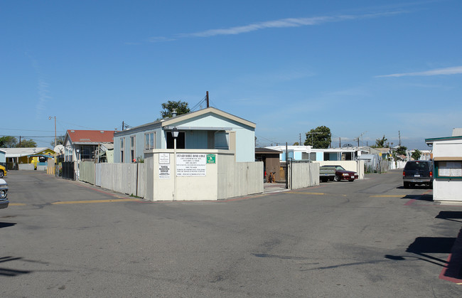 1301 Commercial Ave in Oxnard, CA - Building Photo - Building Photo