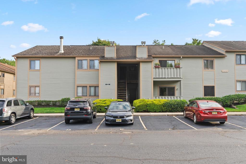 609 Woodhollow Dr in Evesham, NJ - Building Photo