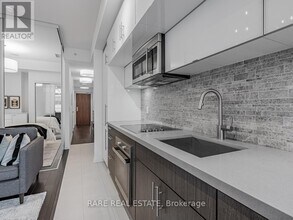 8 Mercer St in Toronto, ON - Building Photo - Building Photo