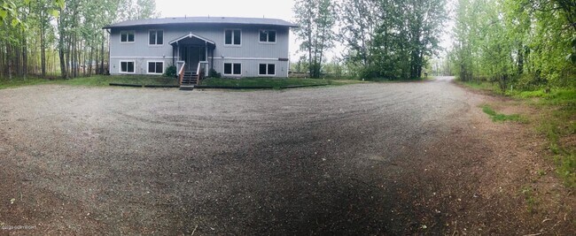 1730 N Golden Hills Dr in Palmer, AK - Building Photo - Building Photo
