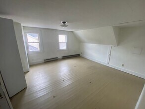 2 Chapel St in Newmarket, NH - Building Photo - Building Photo