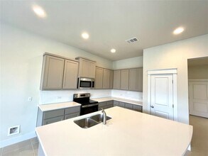13001 Hymeadow Dr in Austin, TX - Building Photo - Building Photo