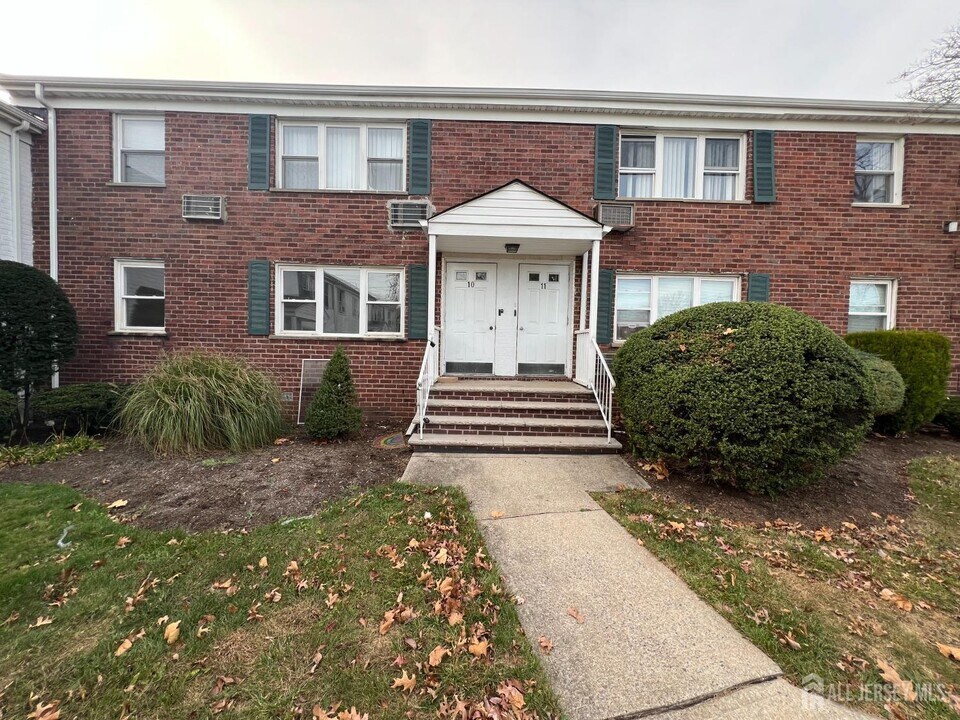 10A Garfield Park in Edison, NJ - Building Photo