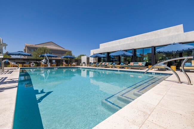 2121 Apartments in Phoenix, AZ - Building Photo - Building Photo
