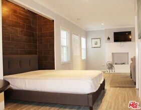 900 N Gardner St in West Hollywood, CA - Building Photo - Building Photo