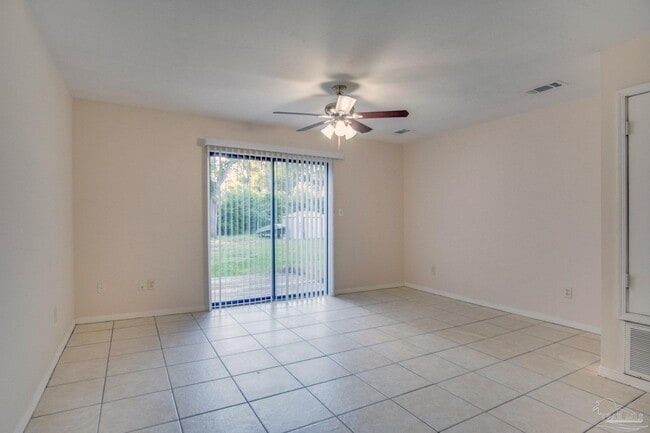 8111 Stonebrook Dr in Pensacola, FL - Building Photo - Building Photo