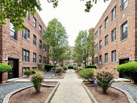 742 W Cornelia Ave in Chicago, IL - Building Photo