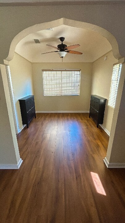 954 Dewey Ave in Los Angeles, CA - Building Photo
