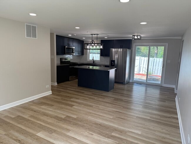 1220 Kingston Ln in Schaumburg, IL - Building Photo - Building Photo