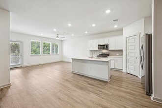 11016 Tildon Ave in Austin, TX - Building Photo - Building Photo