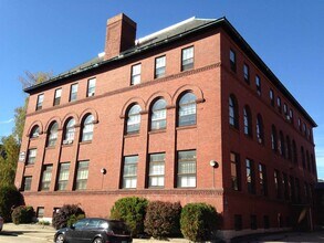 124 Orange St in Manchester, NH - Building Photo - Building Photo