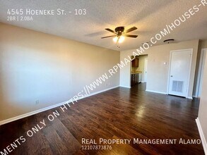 4545 Hoeneke Dr in Kirby, TX - Building Photo - Building Photo