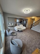 211 Scotsgrove Dr in Pataskala, OH - Foto de edificio - Building Photo