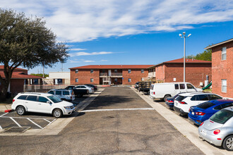 Gallagher Gardens in Laredo, TX - Building Photo - Building Photo