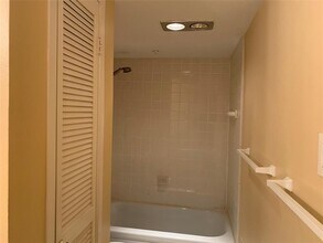 2230 S Piney Point Rd in Houston, TX - Building Photo - Building Photo