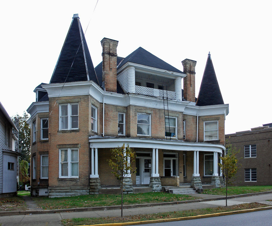 947 Market St in Parkersburg, WV - Building Photo