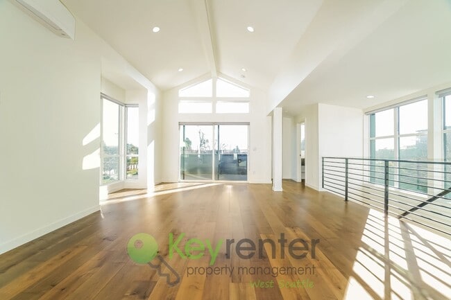 6424 SW Admiral Wy in Seattle, WA - Building Photo - Building Photo