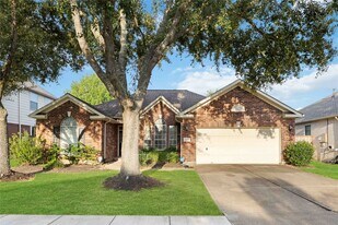 8615 Saratoga Dr in Sugar Land, TX - Building Photo