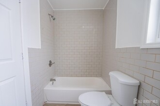 296 N Clinton St in East Orange, NJ - Building Photo - Building Photo