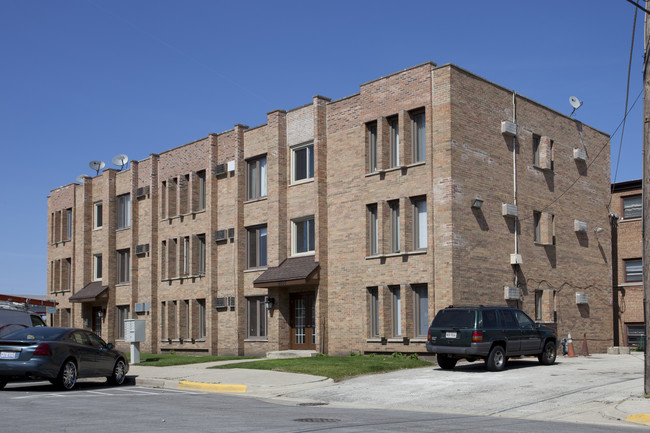 9501 S Kolin Ave in Oak Lawn, IL - Building Photo - Building Photo