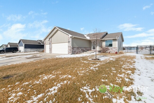 2236 Country Lakes St in Haysville, KS - Building Photo - Building Photo