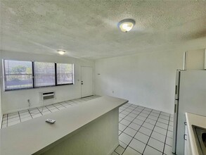 2987 NW 46th St in Miami, FL - Building Photo - Building Photo