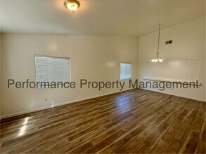 4310 Almond Grove Ln in Bakersfield, CA - Building Photo - Building Photo