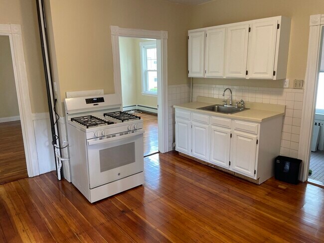 5 Brown Ave, Unit 2 in Boston, MA - Building Photo - Building Photo