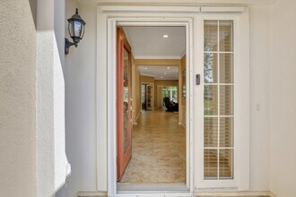 10 Candlelight Ln in Bluffton, SC - Building Photo - Building Photo