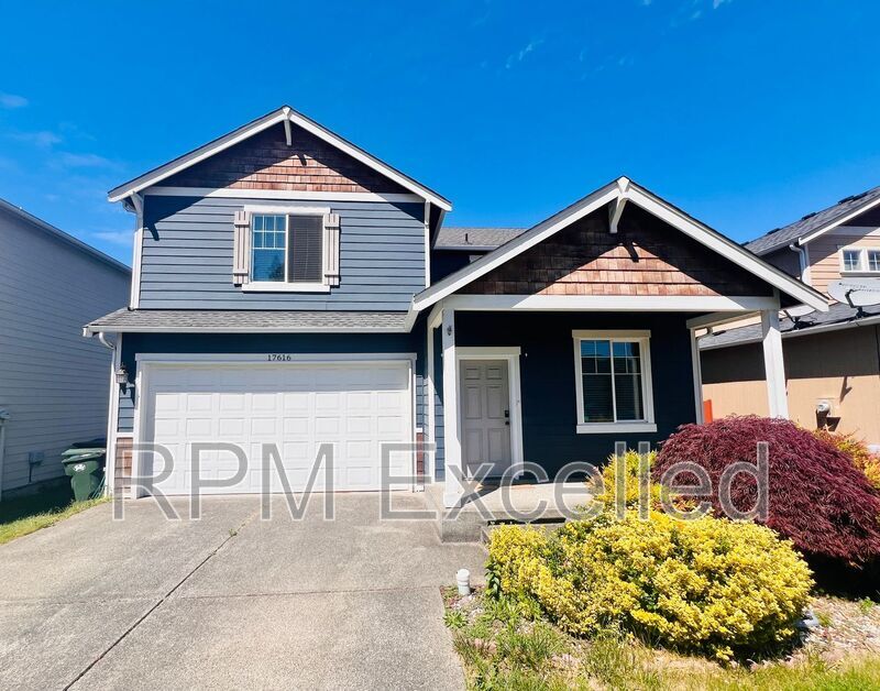 17616 74th Ave Ct E in Puyallup, WA - Building Photo