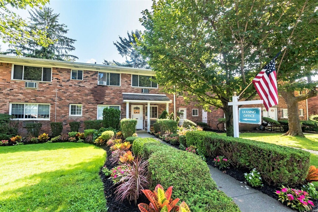 Eagle Rock Apartments at Nesconset Nesconset, NY Apartments