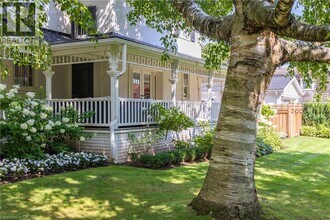 212 King St in Oakville, ON - Building Photo - Building Photo