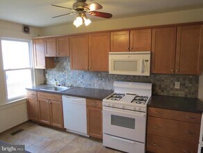 240 Pensdale St in Philadelphia, PA - Building Photo - Building Photo