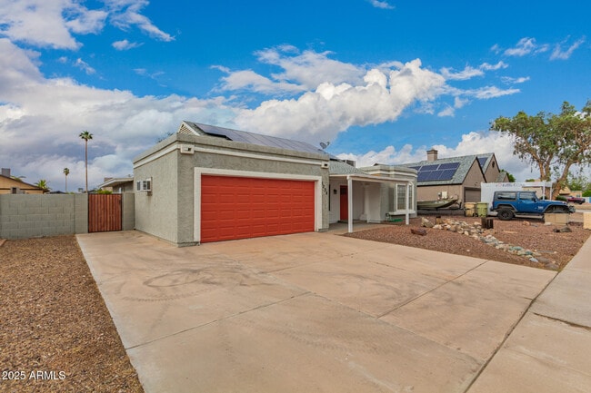 6038 W Gelding Dr in Glendale, AZ - Building Photo - Building Photo