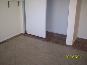 510 E Avenue Q2, Unit A in Palmdale, CA - Foto de edificio - Building Photo