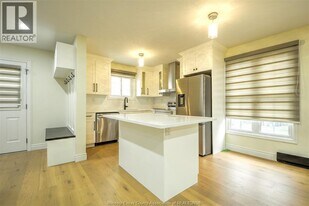 1395 Bayswater Crescent in Windsor, ON - Building Photo