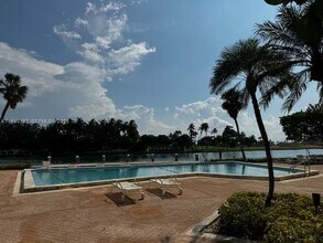 9100 W Bay Harbor Dr in Bay Harbor Islands, FL - Building Photo - Building Photo