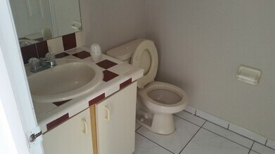 6266 Yorktown Dr in Orlando, FL - Building Photo - Building Photo