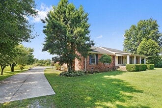 3959 Martins Chapel Rd in Springfield, TN - Building Photo - Building Photo