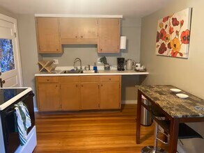 36 Walnut St, Unit Furnished 1 Bedroom in Northampton, MA - Foto de edificio - Building Photo