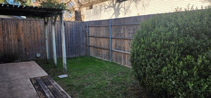 705 Intrepid Dr in Garland, TX - Foto de edificio - Building Photo