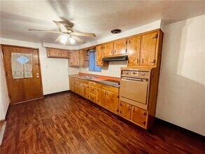 528 Cypress Alley in Glassport, PA - Foto de edificio - Building Photo