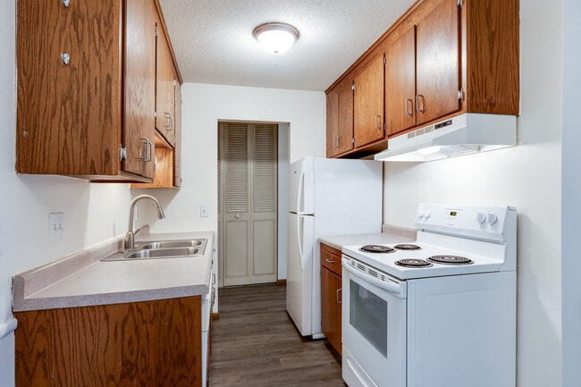 Apache Manor Apartments