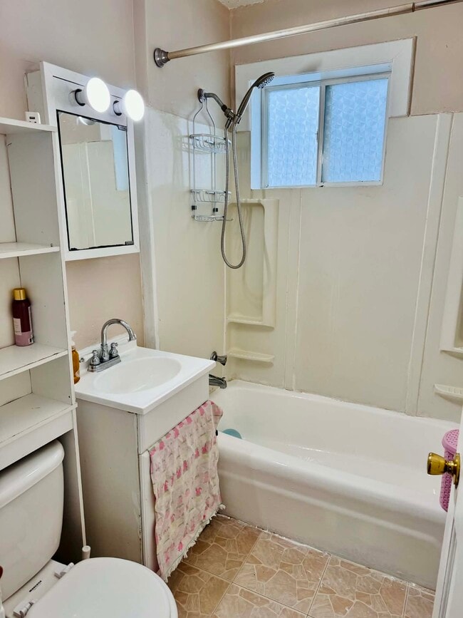 625 Hawthorne Ave E in St. Paul, MN - Foto de edificio - Building Photo