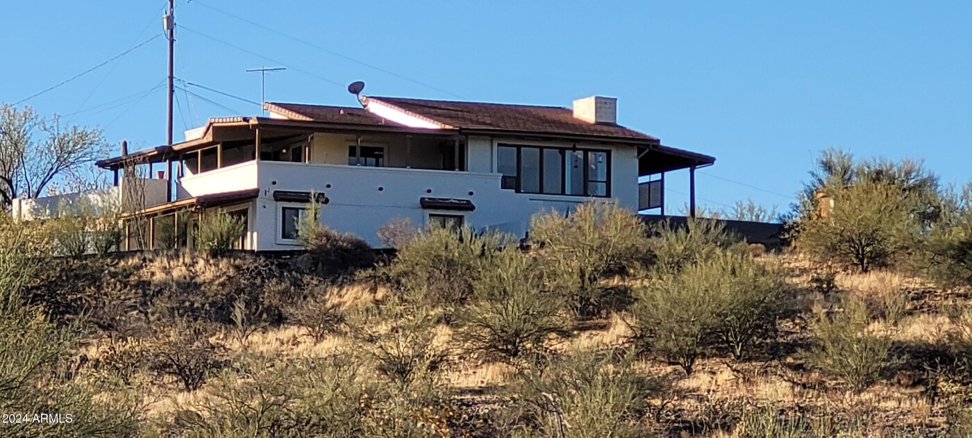 1090 S Lazy Fox Rd in Wickenburg, AZ - Foto de edificio