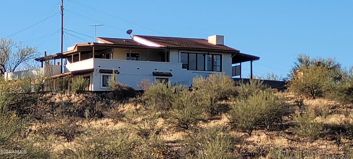 1090 S Lazy Fox Rd in Wickenburg, AZ - Building Photo