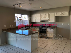9643 N 69th Dr in Peoria, AZ - Foto de edificio - Building Photo
