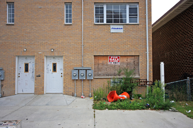 175 Beach 60th St in Far Rockaway, NY - Building Photo - Building Photo